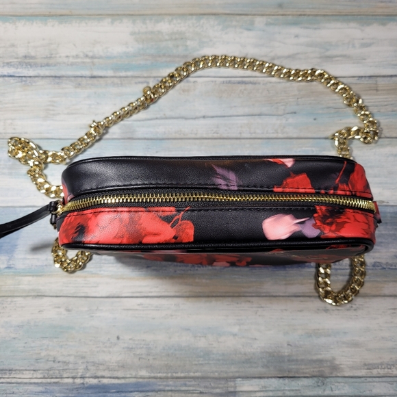 Victoria's Secret  Crossbody Purse. - Picture 10 of 11